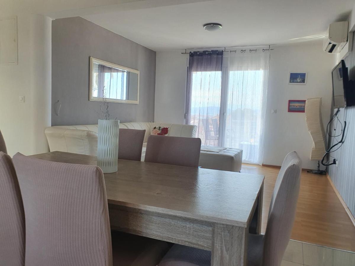 Cozy Two-Bedroom Apartment 자다르 외부 사진