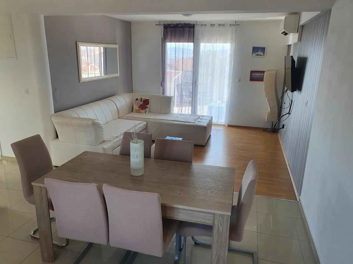 Cozy Two-Bedroom Apartment 자다르 외부 사진